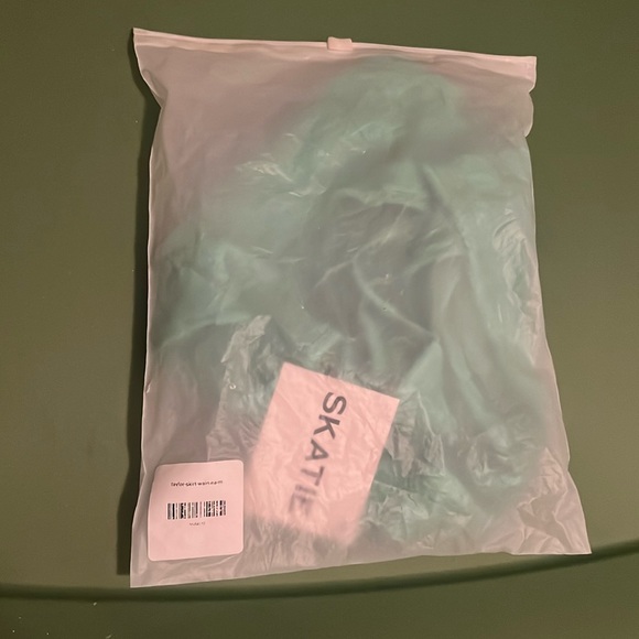 Skatie Waimea Taylor Mini Skirt Cover up Medium - Picture 3 of 5